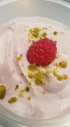 dessert lacté framboises amaretti pistache